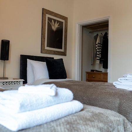 The Plumb Townhouse In Warwick Centre Villa Bagian luar foto