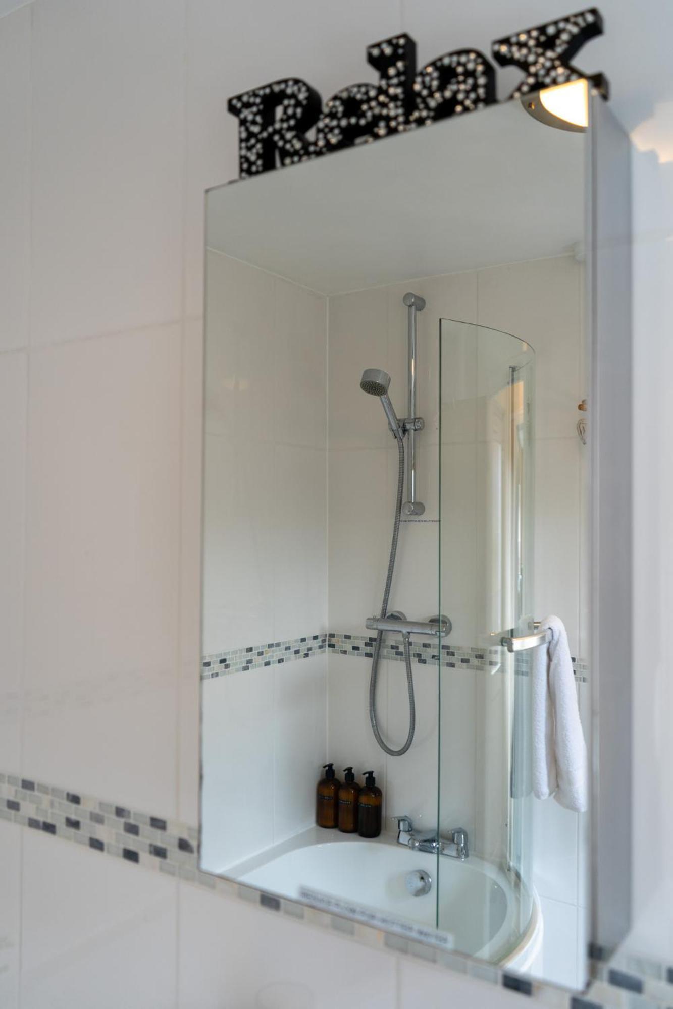 The Plumb Townhouse In Warwick Centre Villa Bagian luar foto