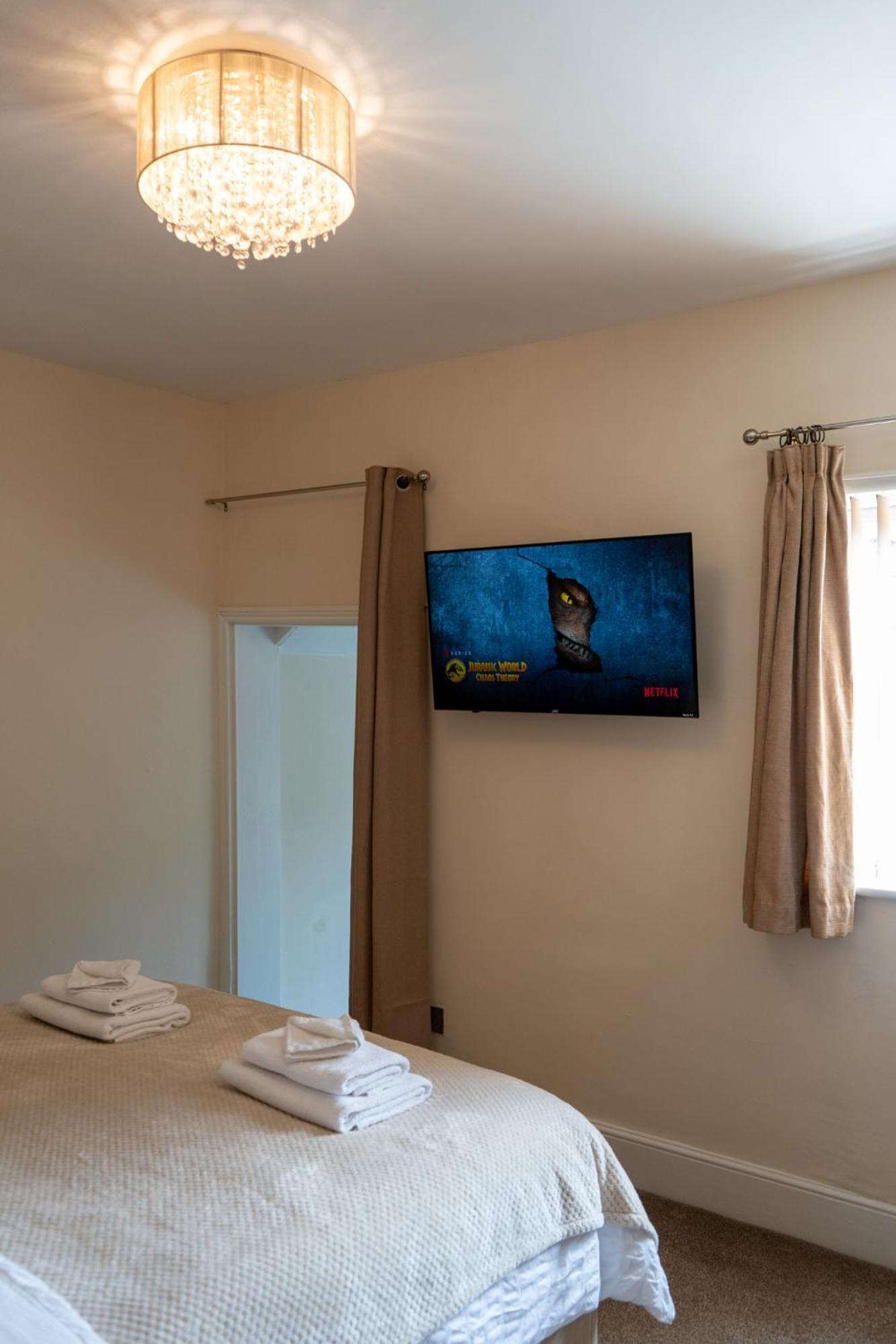 The Plumb Townhouse In Warwick Centre Villa Bagian luar foto