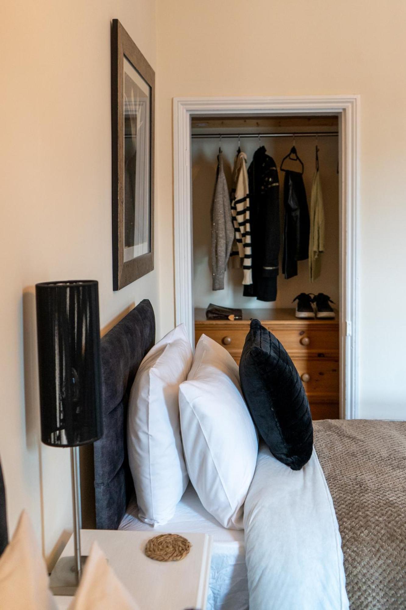 The Plumb Townhouse In Warwick Centre Villa Bagian luar foto