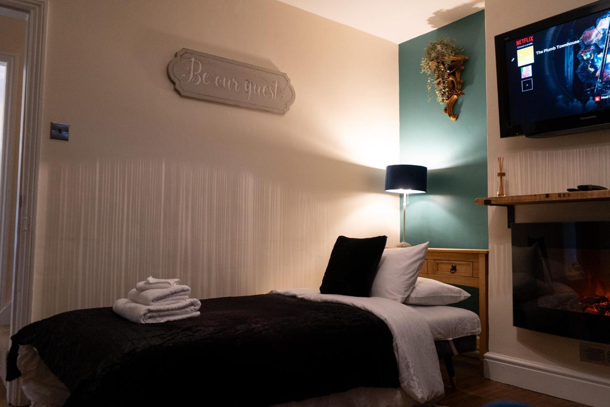 The Plumb Townhouse In Warwick Centre Villa Bagian luar foto